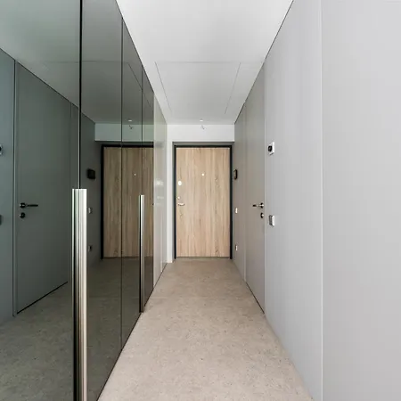 Refined Luxury Surrounded By Forest Mg Apartment *