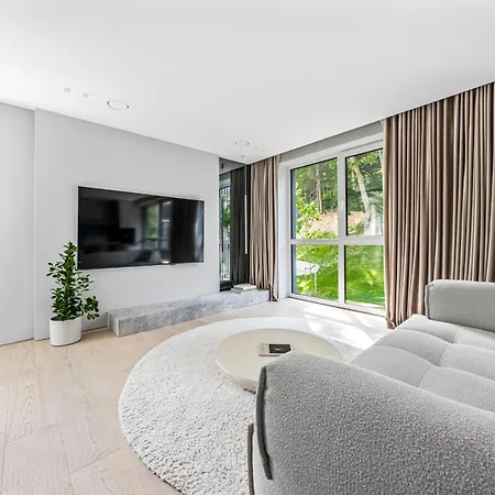 Refined Luxury Surrounded By Forest Mg *