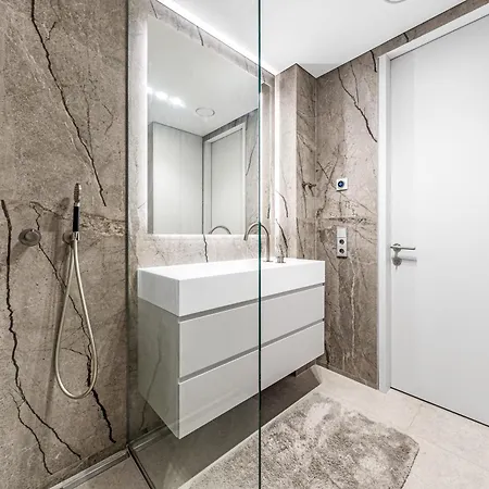 Apartment Refined Luxury Surrounded By Forest Mg *